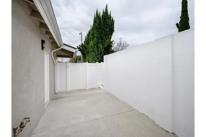 $2700 : 1 beds 1baths 670Sqft image 2