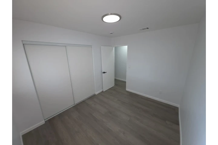 $2590 : Bella casa remodelada 2 pisos image 7