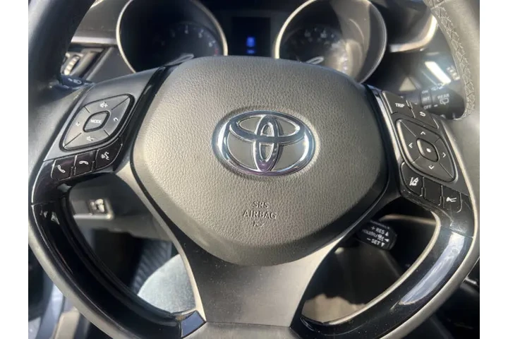 $16900 : 2019 C-HR XLE image 9