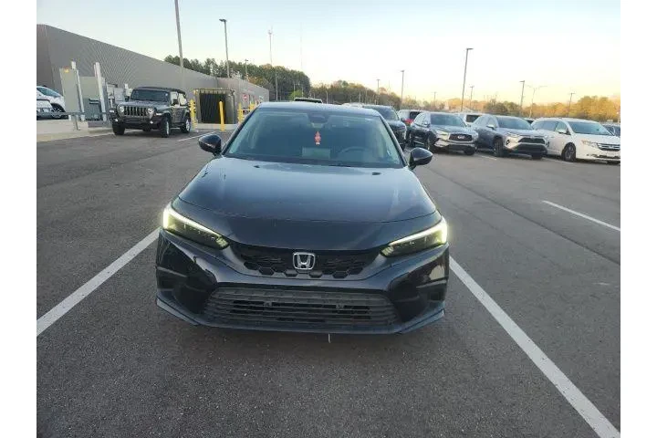 $21790 : Honda Civic 2023 LX 4dr Hatc image 6