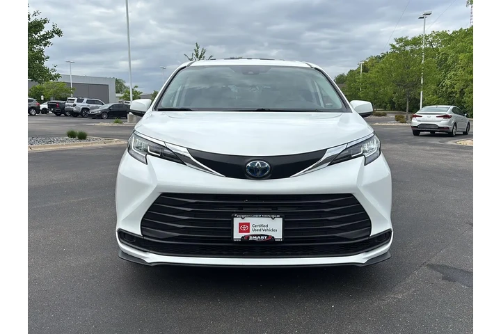 $37788 : Gold Certified 2022 Sienna LE image 7
