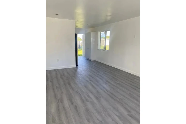 $1000 : renovated charming 3 bedroom image 5