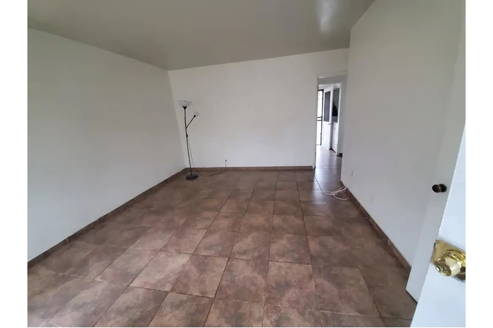 $1300 : Cuarto en Montebello image 2