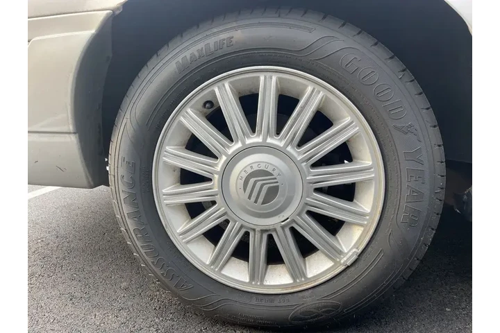 $12699 : Mercury Grand Marquis 2010 L image 8