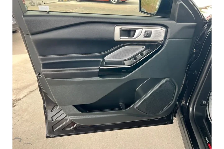 2021 Explorer ST AWD image 10