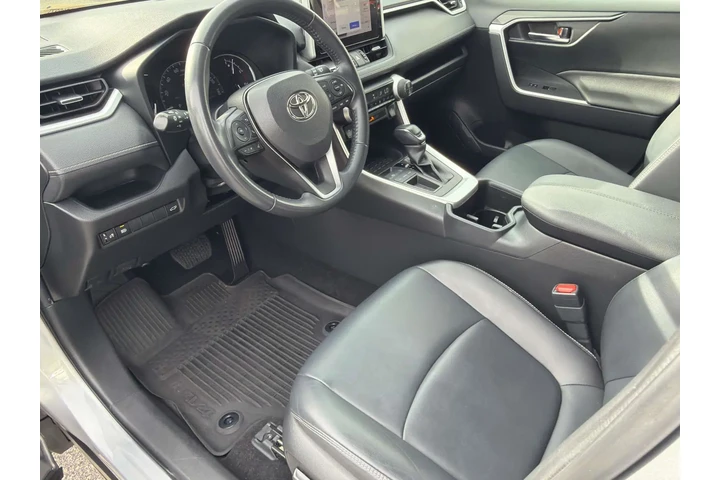 $31680 : Toyota RAV4 2023 XLE Premium image 10