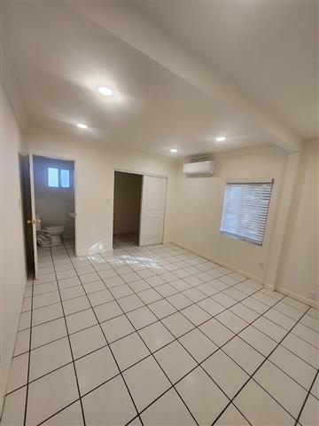 $900 : Beautiful Home...Los Angeles image 4