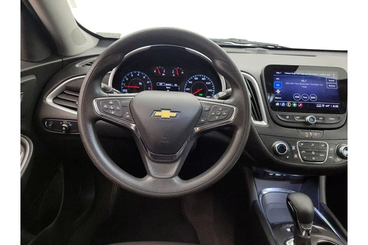 $17998 : Chevrolet Malibu 2023 LT 4dr image 10