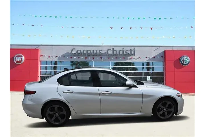 2017 Alfa Romeo Giulia image 8