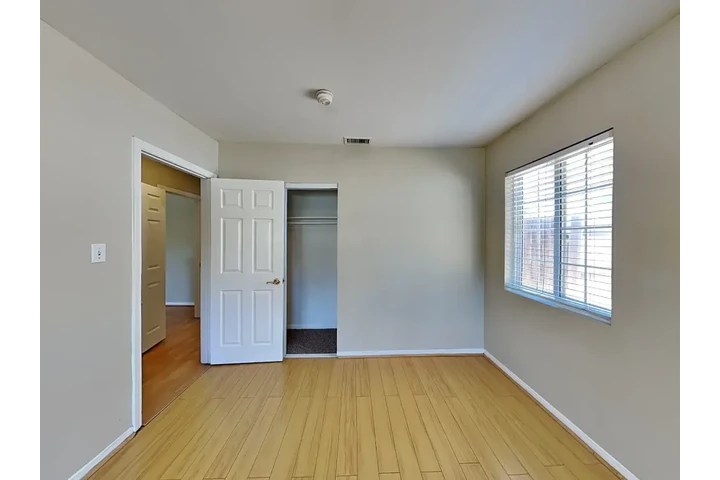 $2000 : 2 BED HOME IN W VERNON AVE LA image 4