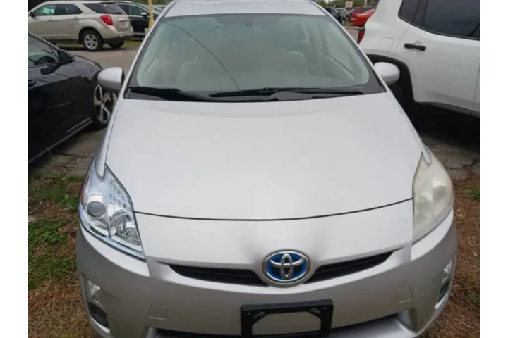$9000 : 2010 Prius V image 1