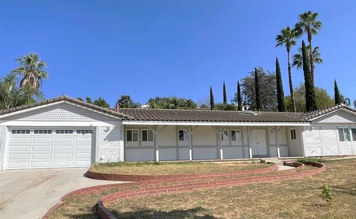 $2490 : SINGLE🏡CASA🏠West Covina PETS image 1