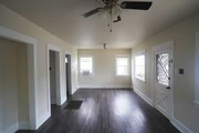 $800 : Charming Detached Cottage ! thumbnail