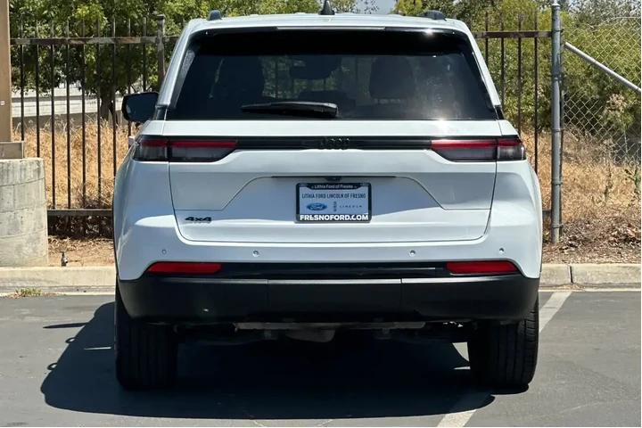 $27136 : Jeep Grand Cherokee 2023 4x4 image 8