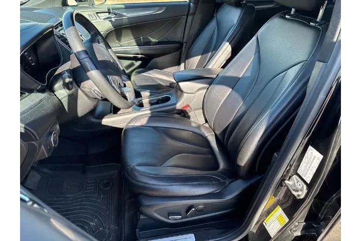 $12835 : Lincoln MKC 2017 Premiere 4d image 3