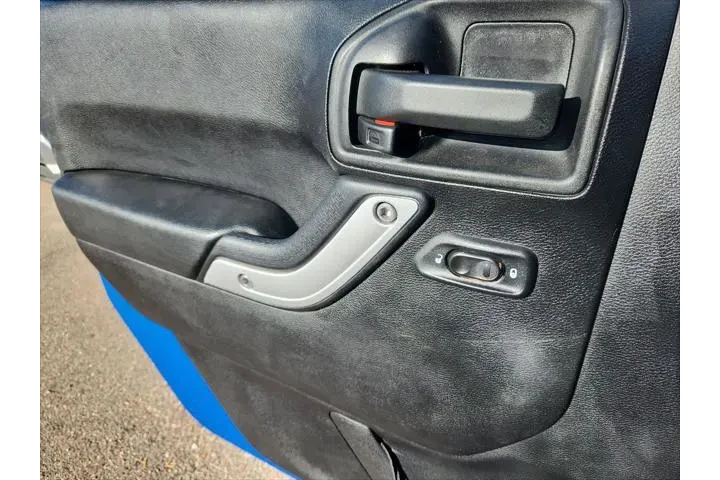 $18500 : Jeep Wrangler 2016 4x4 Sahar image 7