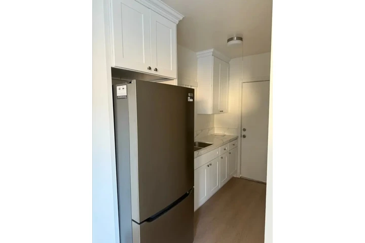 $1100 : Moderno en Huntington Park🏡 image 1