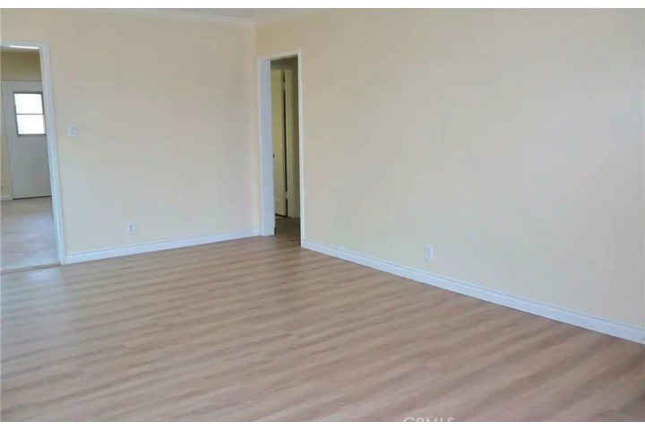 $2000 : 2 bedroom House in Koreatown image 2