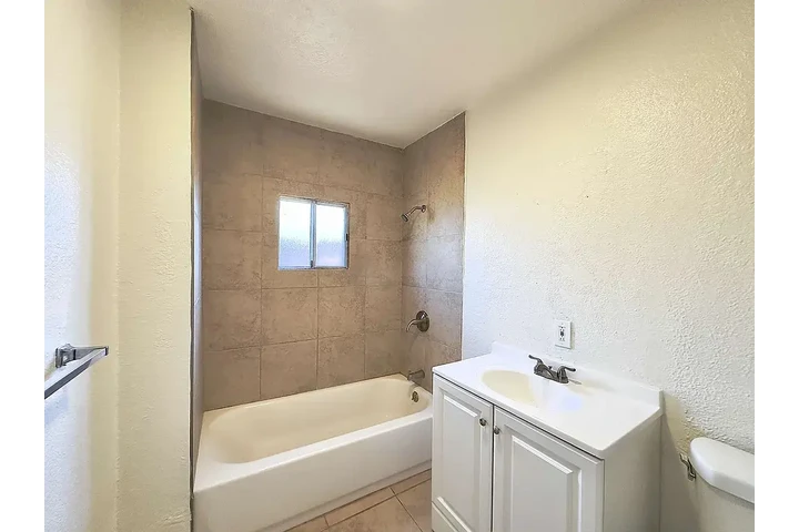 $800 : Beautiful Home..San Bernardino image 5