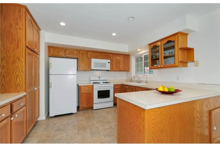 $2400 : 3Bed 2Bath in West Adams, LA image 3