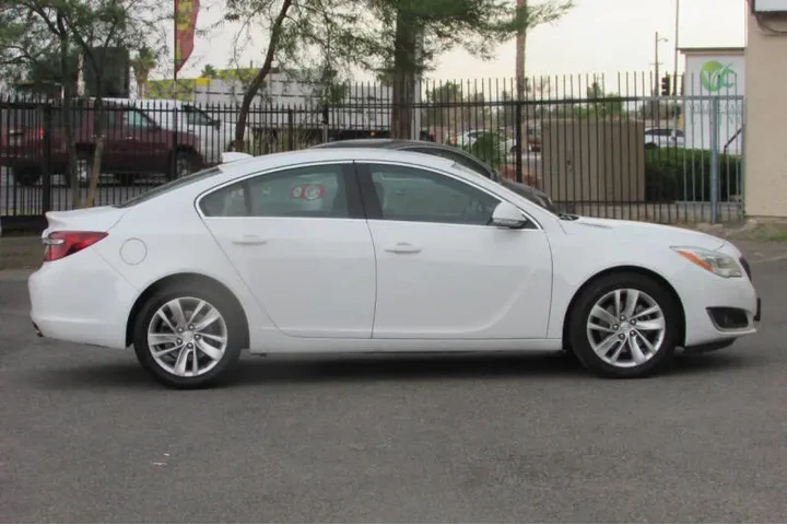 $8995 : 2016 Regal Premium I image 8