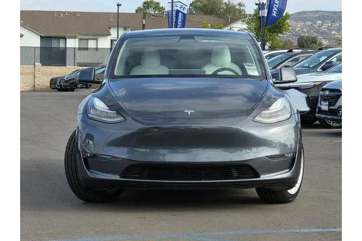 $27995 : Tesla Model Y 2021 AWD Long image 3