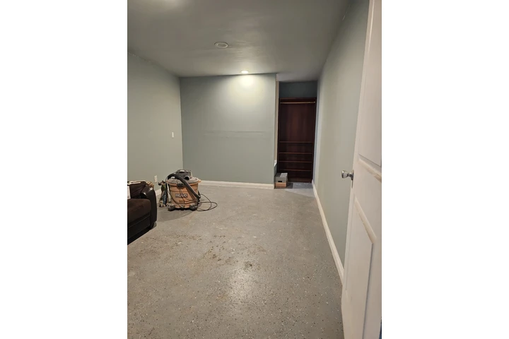 $950 : Se renta cuarto grande image 1