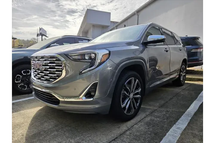 $22990 : GMC Terrain 2019 4x4 Denali image 1