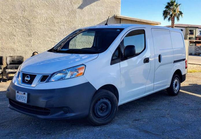 $13495 : 2017 NV200 image 6