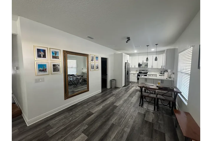 $1000 : Fully renovated updated 3 home image 3