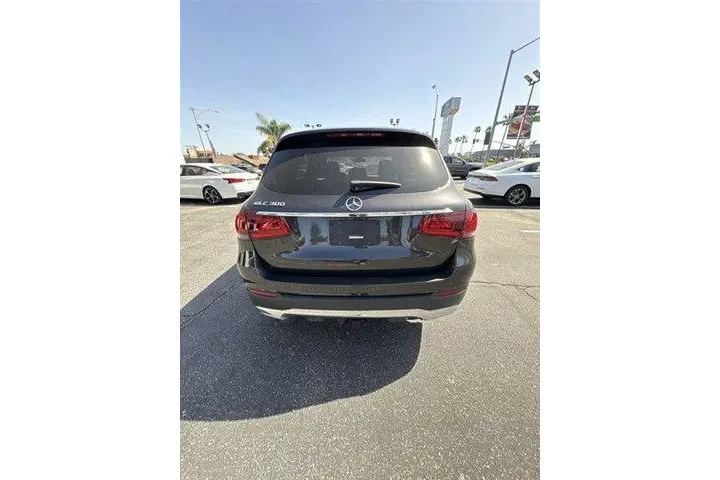 $23640 : Mercedes-Benz GLC 2021 GLC 3 image 3