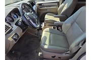 $8991 : Volkswagen Routan 2011 SE 4d thumbnail