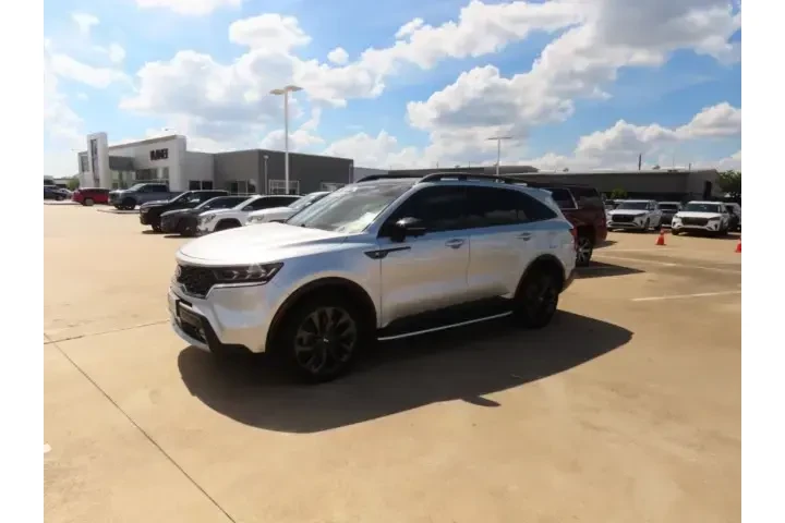 $26745 : Kia Sorento 2021 AWD SX Pres image 2