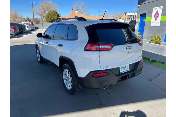 2016 Cherokee Sport FWD image 7