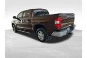$27504 : Toyota Tundra 2017 4x4 SR5 4 thumbnail
