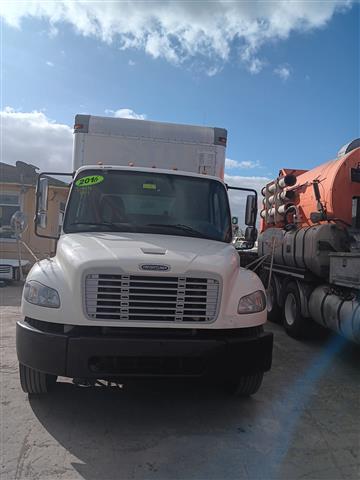 FREIGHTLINER M2 26FT STK 1884 image 2