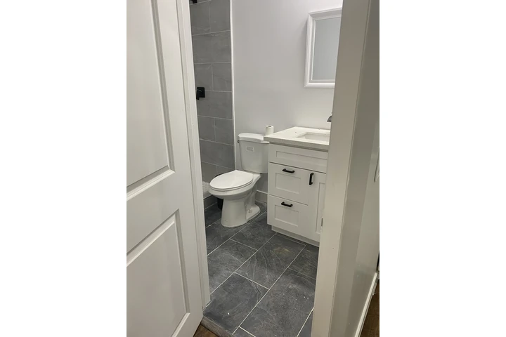 $1450 : Single en Downey image 3