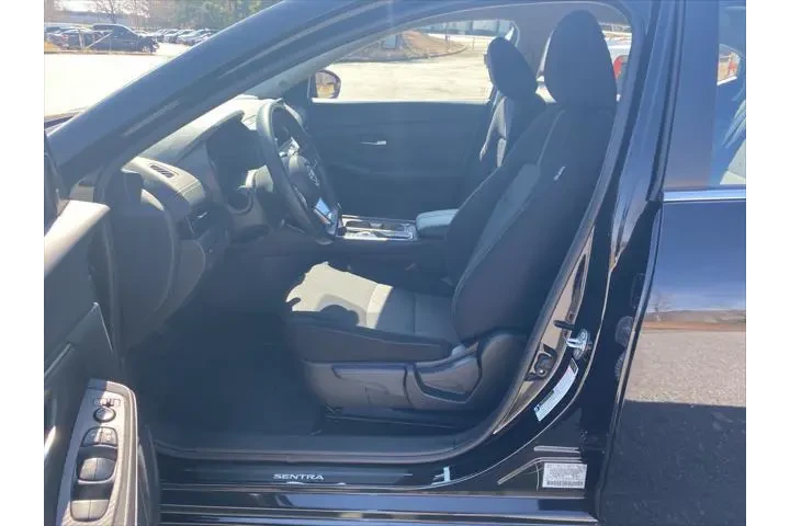 $18920 : Nissan Sentra 2025 SV 4dr Se image 9