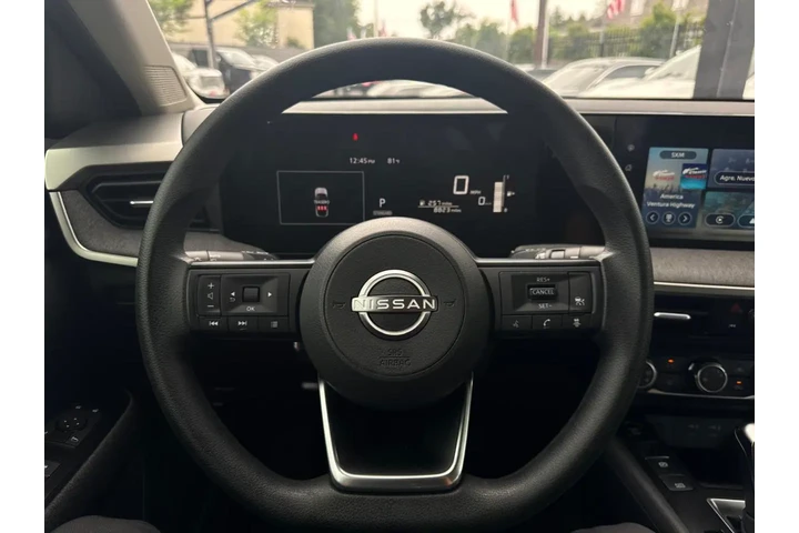 2025 Kicks SV image 9