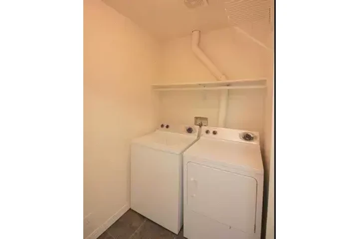 $1650 : Apartment for rent image 3