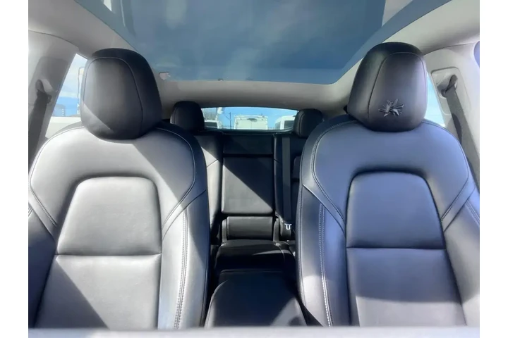 $33988 : Tesla Model Y 2022 AWD Long image 10