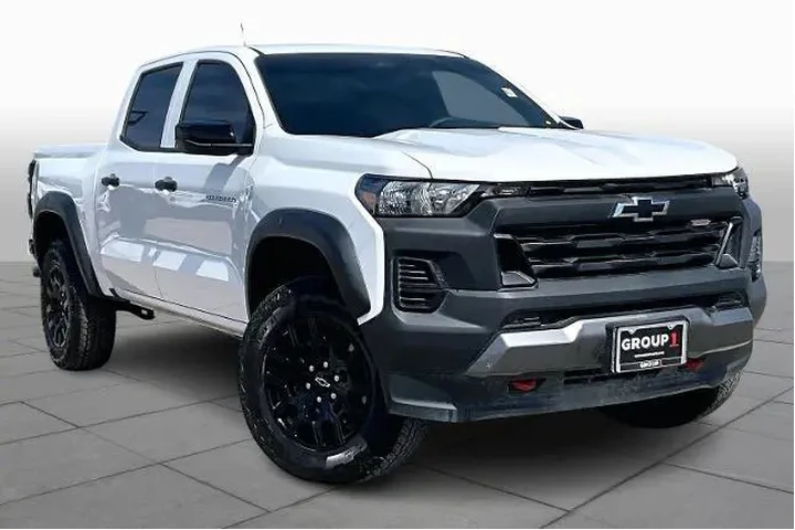 $39530 : Chevrolet Colorado 2026 4x4 image 2