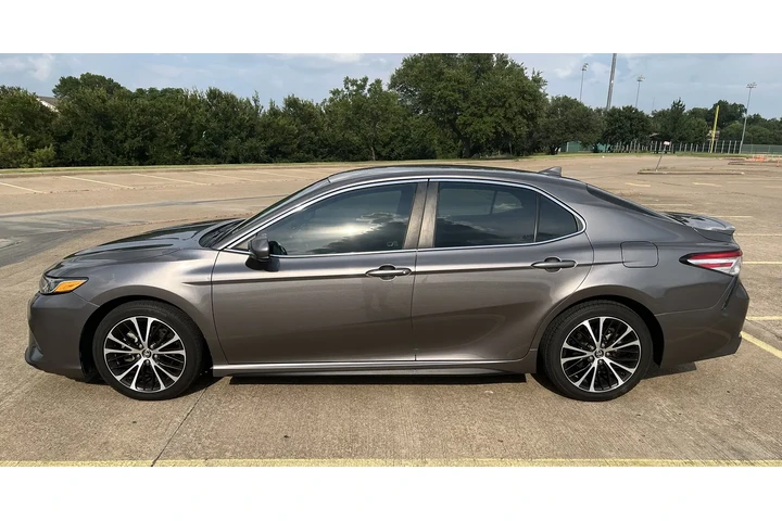 $12500 : 2020 Camry SE NightShade editi image 3
