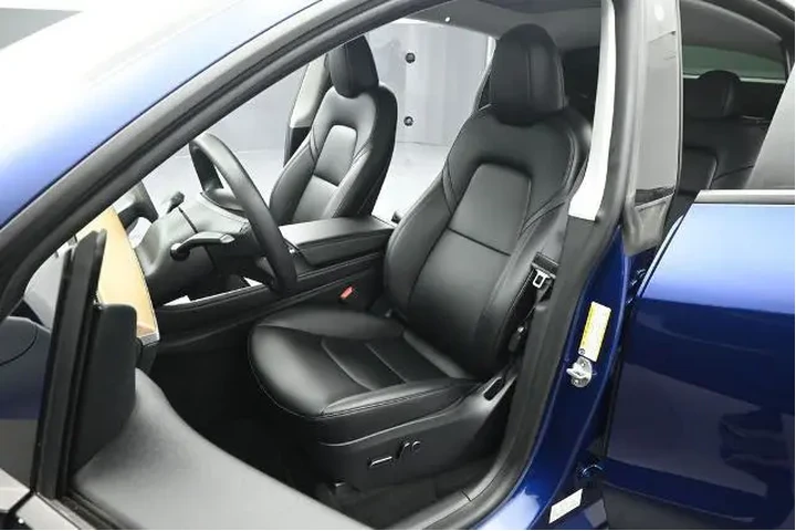 $36204 : Tesla Model Y 2023 AWD 4dr C image 7