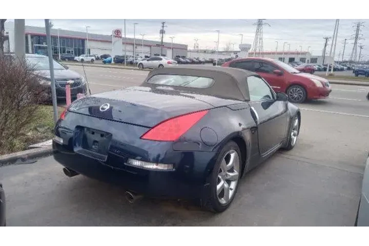 $17900 : 2007 350Z image 3
