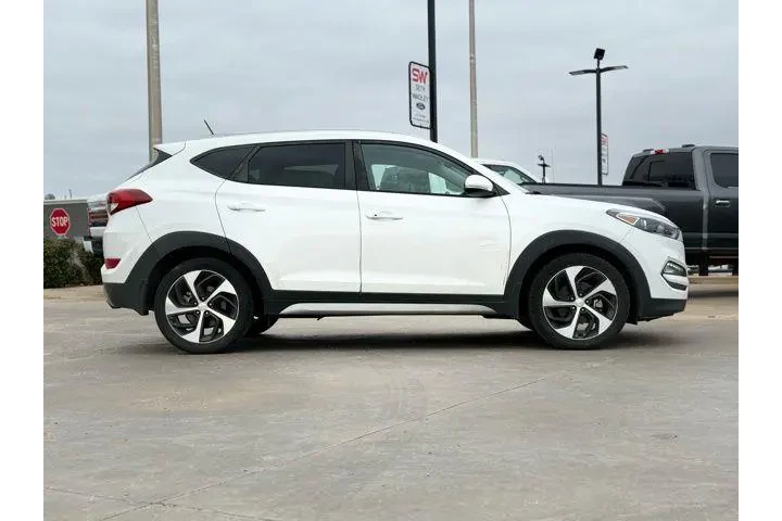 $10700 : Hyundai TUCSON 2017 Sport 4d image 5