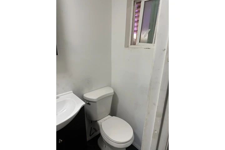 $1100 : Rento studio image 5