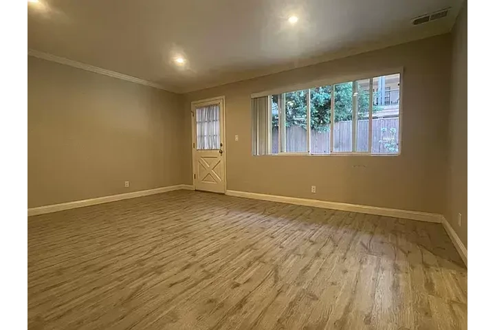 $1100 : Newport Beach 1 dormitorio 1 b image 5