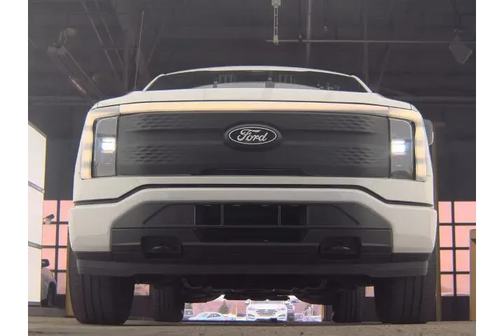 $39999 : Ford F-150 Lightning 2025 AW image 3