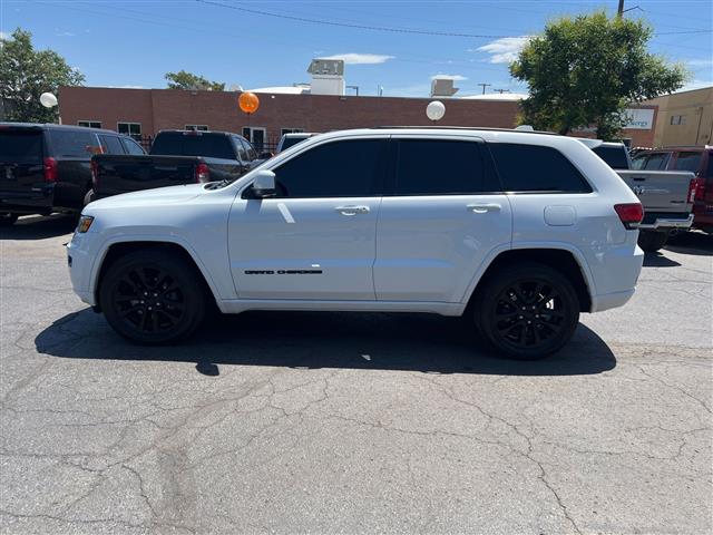 $23988 : 2019 Grand Cherokee Altitude, image 2